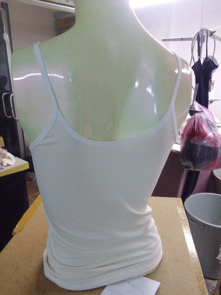 Dantel Detaylı Beyaz V Yaka Kadın Atlet - Görsel 5