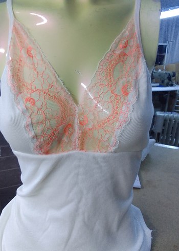 Dantel Detaylı Beyaz V Yaka Kadın Büstiyer - Görsel 5