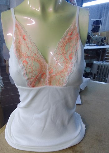 Dantel Detaylı Beyaz V Yaka Kadın Büstiyer - Görsel 6