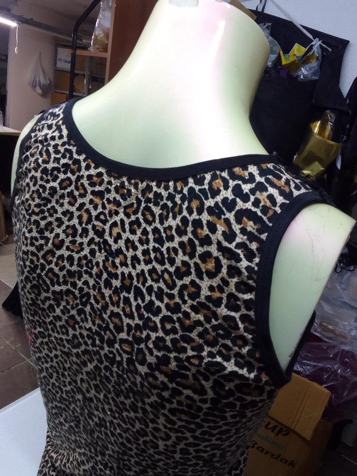 Dantel Detaylı Leopar Desenli V Yaka Kadın Atlet - Görsel 4