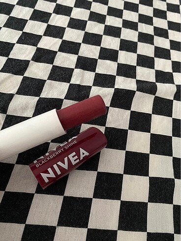Nivea Nivea böğürtlenli lip balm