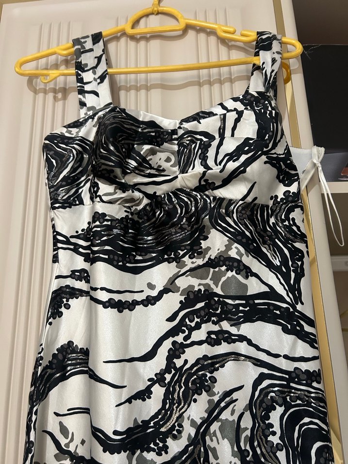 Siyah Beyaz Uzun Bağlama Desenli Elbise - Görsel 3