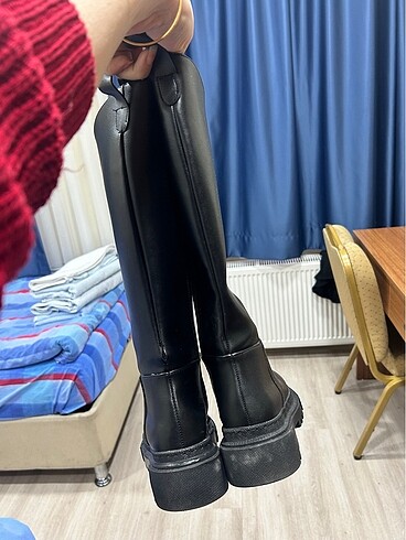 36 Beden Siyah kalın tabanlı çizme