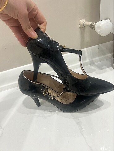 37,5 Beden Siyah 8cm topuklu