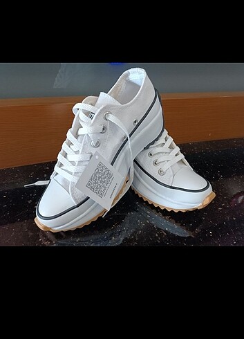Converse Kadın Spor Ayakkabı 