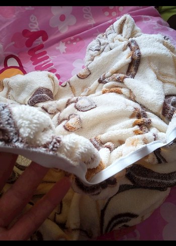 Nakışlı Beyaz Yumuşak hali örtüsü en 100 boy 300mt - Görsel 3