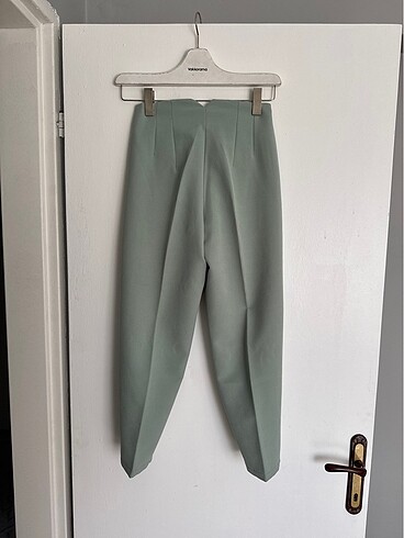 34 Beden yeşil Renk Zara model yeşil pantolon