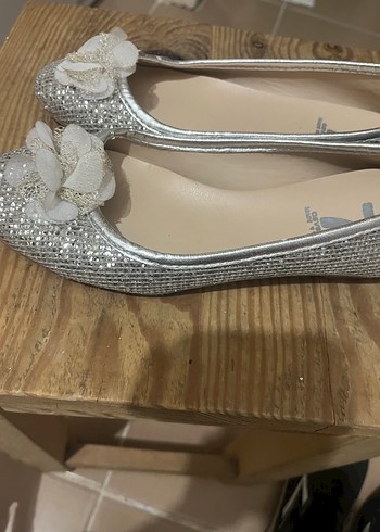 Parlak Çiçekli Kız Babet - Görsel 3