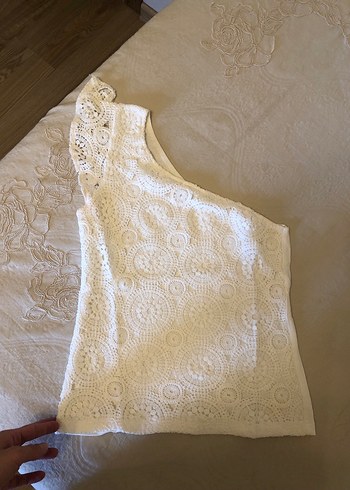 Zara Dantel Detaylı Tek Omuz Beyaz Bluz