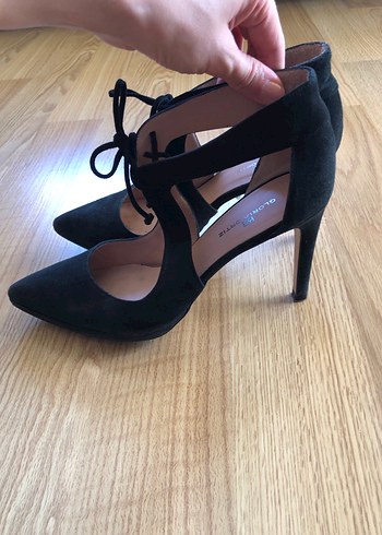 Zara siyah ince topuklu ayakkabı