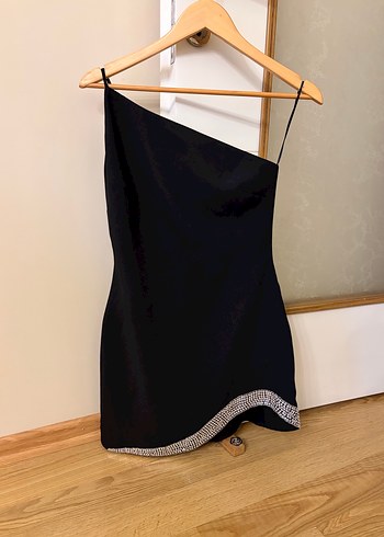 adl siyah taşlı kısa elbise - Görsel 4