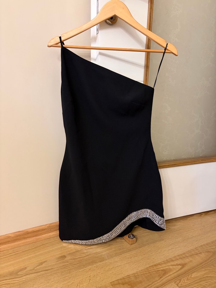 adl siyah taşlı kısa elbise - Görsel 4