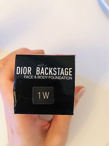 Beden Renk Dior backstage fondöten