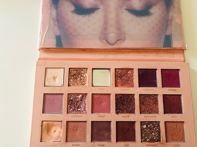 Beden Renk Huda beauty nude palette
