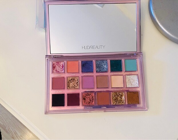 Huda Beauty Huda beauty far paleti
