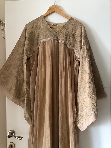 Bej kaftan