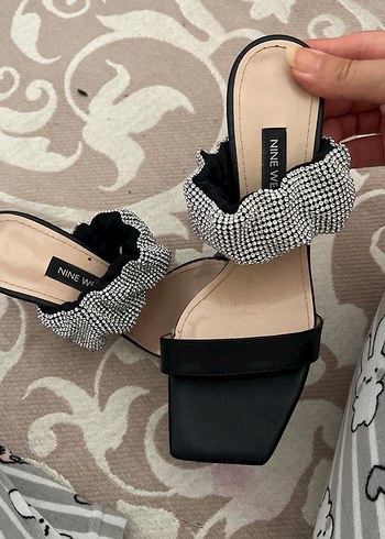 Parlak Siyah Yılan Desenli Kadın Topuklu Terlik - Görsel 2