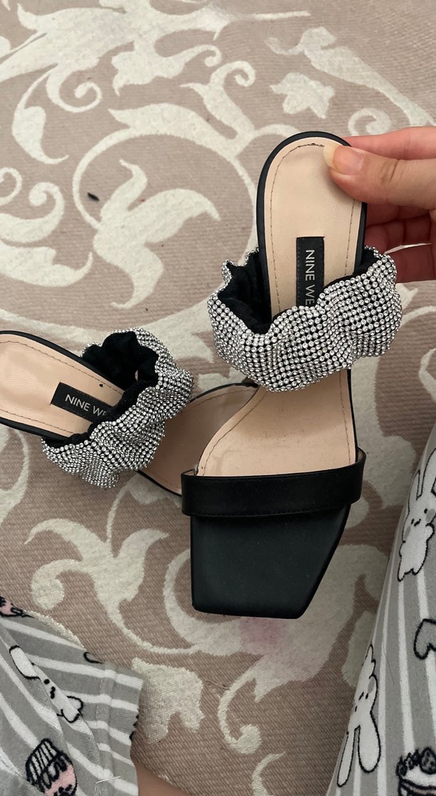 Parlak Siyah Yılan Desenli Kadın Topuklu Terlik - Görsel 2