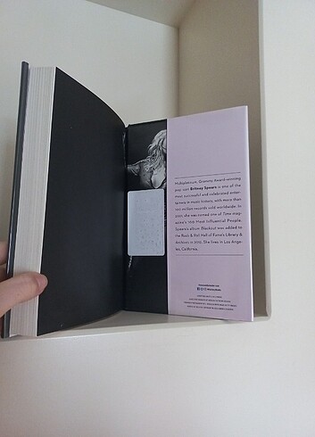 Britney Spears Woman in Me kitap - Görsel 3