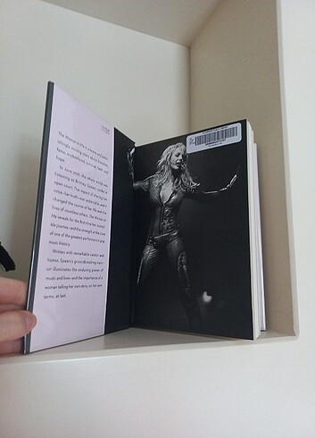 Britney Spears Woman in Me kitap - Görsel 4