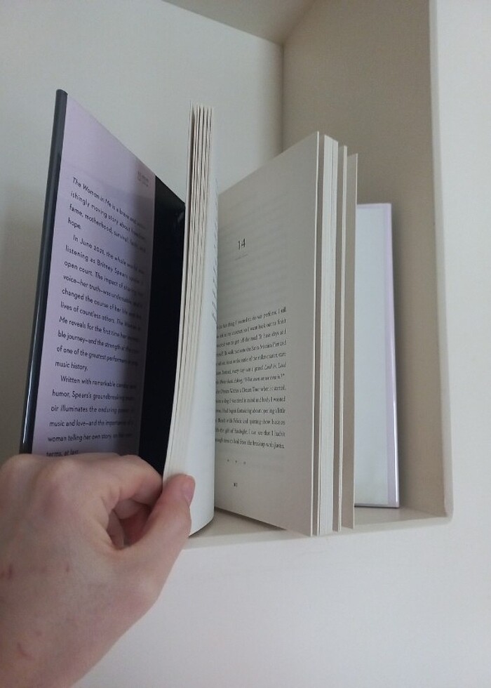 Britney Spears Woman in Me kitap - Görsel 2