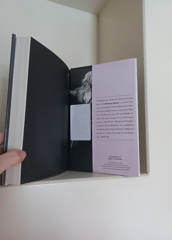 Britney Spears Woman in Me kitap - Görsel 3