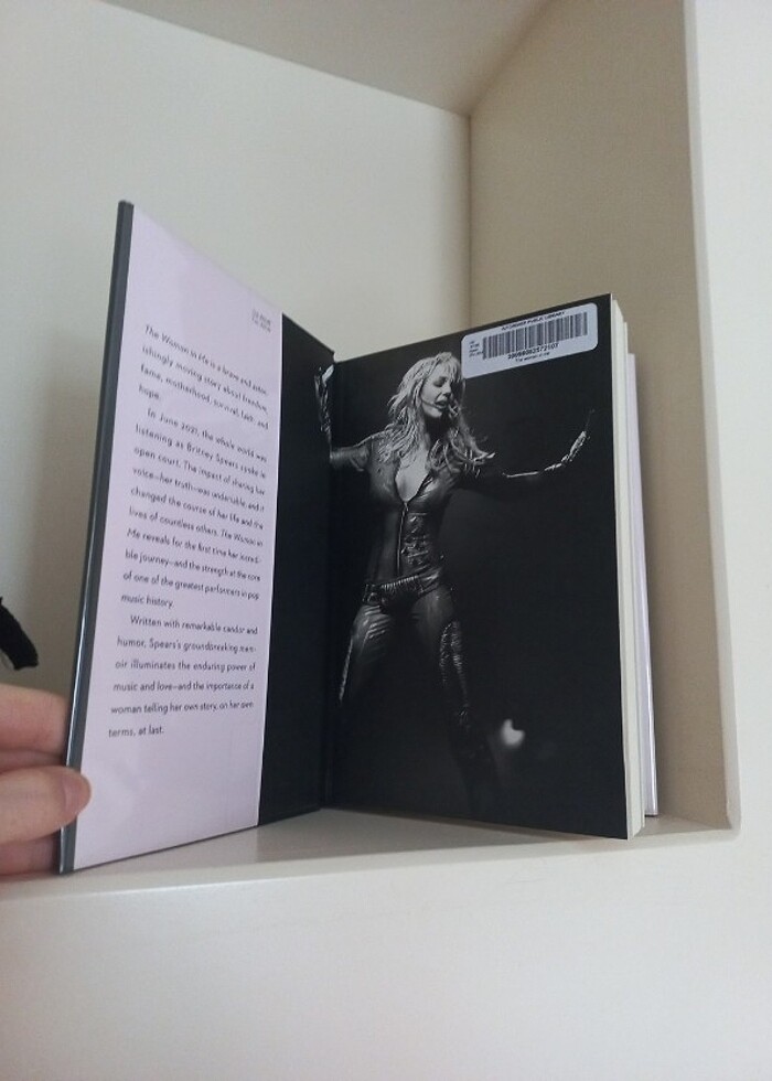 Britney Spears Woman in Me kitap - Görsel 4