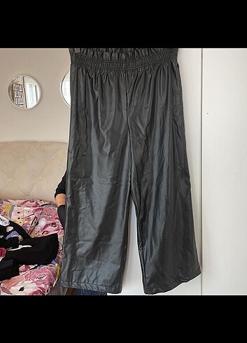 Deri görünümlü pantolon 