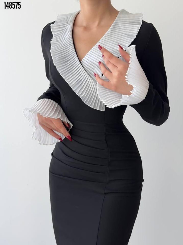 Piliseli Detaylı Siyah Elbise - Görsel 2