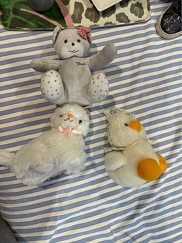 3 peluş oyuncak