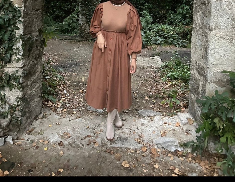 Düğmeli Uzun Kahverengi Kadın Elbise - Görsel 3