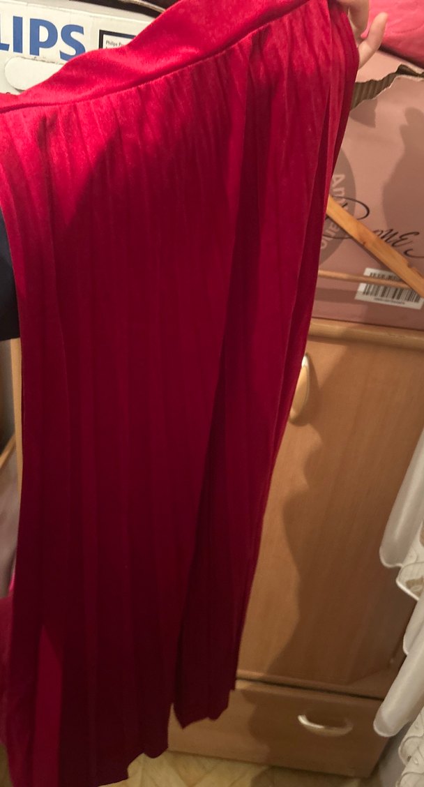 Kırmızı  pileli etek - Görsel 2