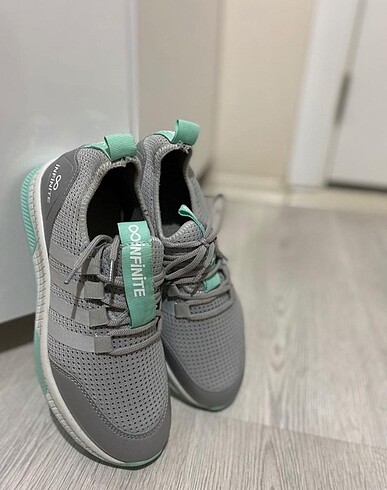 40 Beden Spor ayakkabı