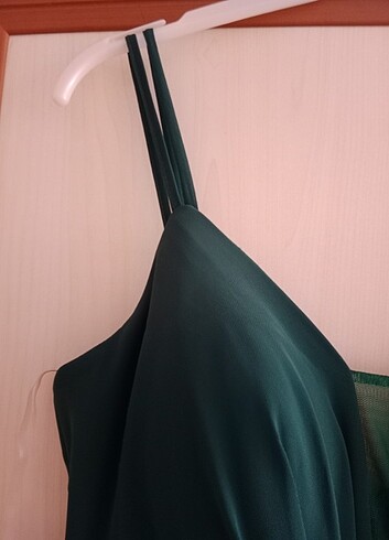42 Beden Kadın zümrüt yeşili yırtmaçlı abiye elbise 