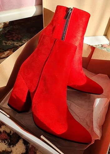 Kırmızı botin