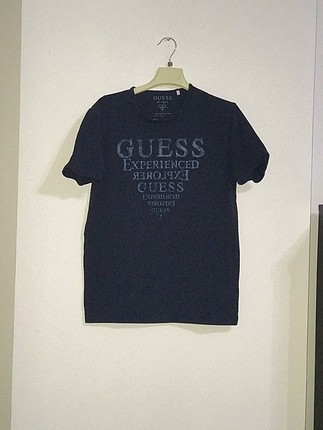 Erkek tshirt orijinaldir.Az kullanıldı.