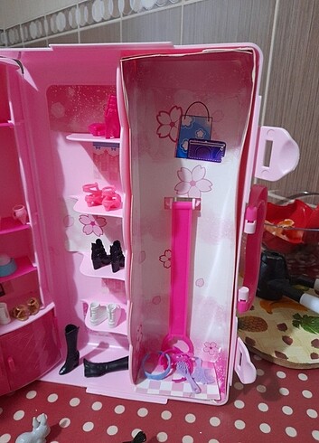  Beden Barbie gardrop ve esyalar