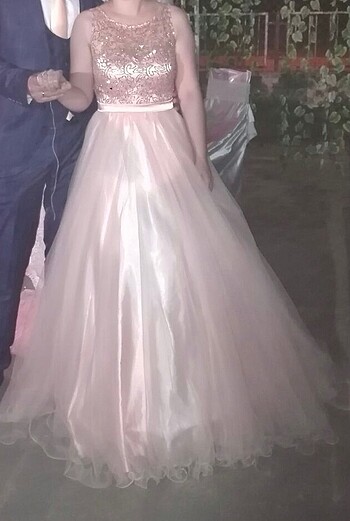 Nişan elbisesi