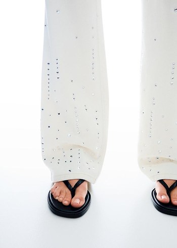 34 Beden Bershka Parlak taşlı geniş paça straight fit jean, sıfır ürün