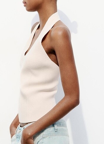 Zara TRİKO HALTER YAKA BLUZ. V kesim dekolteli halter yaka bluz. sıfı