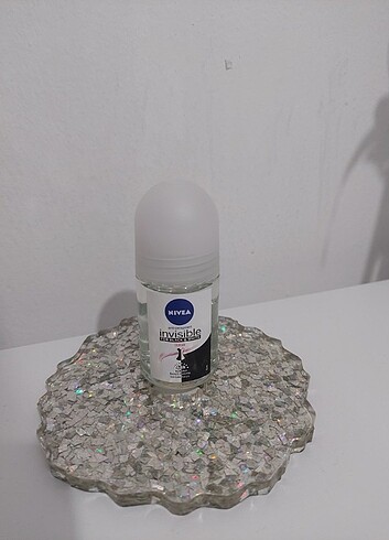 Nivea Invisible Black and White Pure Kadın Roll-On 25 ml, sıfır
