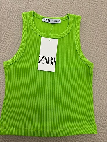 zara neon yeşil crop atlet