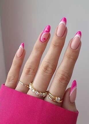 Pembe takma tırnak