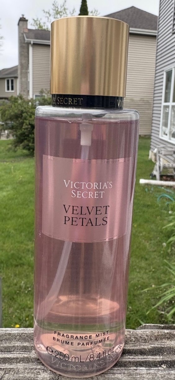 Victoria's Secret Velvet Petals Kadın Parfümü - Görsel 2