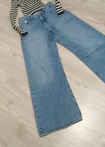 Geniş Kesim Midi Boy Kadın Kot Pantolon ve çizgili kazak. - Görsel 3