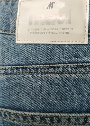 Geniş Kesim Midi Boy Kadın Kot Pantolon ve çizgili kazak. - Görsel 7