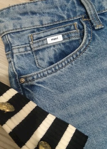 Geniş Kesim Midi Boy Kadın Kot Pantolon ve çizgili kazak. - Görsel 4