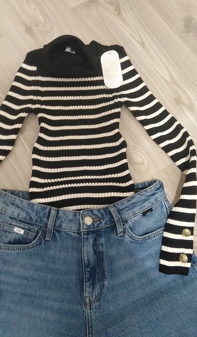 Geniş Kesim Midi Boy Kadın Kot Pantolon ve çizgili kazak. - Görsel 2