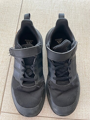 Adidas spor ayakkabı