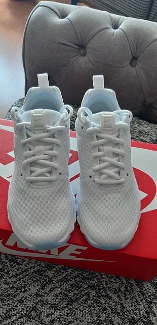 WMNS Nike Air Max Motion LW